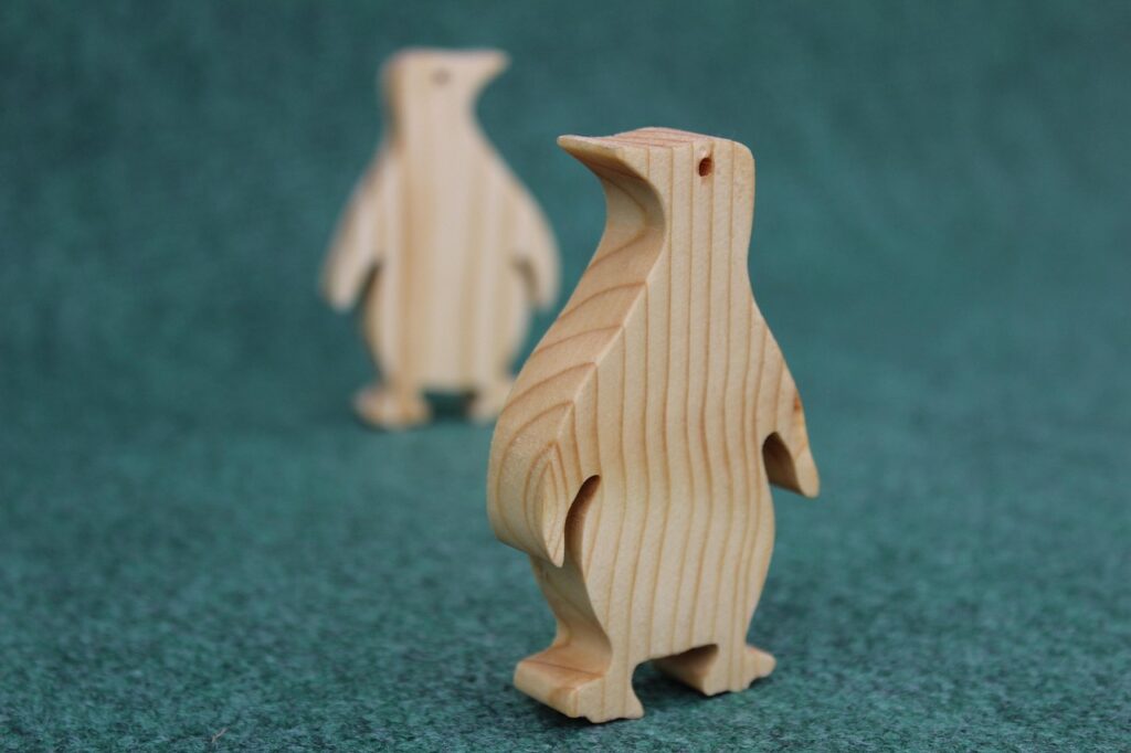 木彫りのペンギンの完成です。
